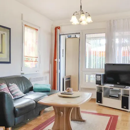 1 Bedroom Gorgeous In Eibenstock Ot Carlsfel בית נופש *